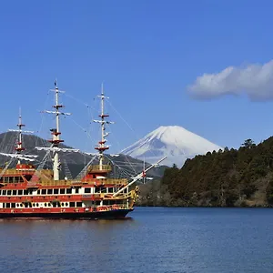 Nordic Oasis: Shrine Retreat With Fireworks View , Hakone Japan