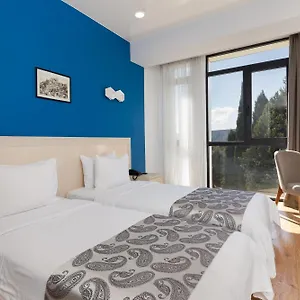 Hotel Iveria ****